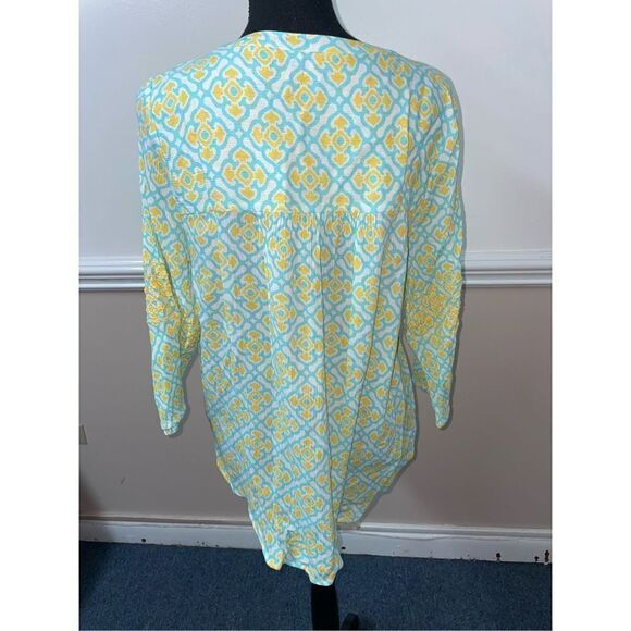Crown & Ivy V Neck Blouse Size Medium-3/4 Sleeve - Picture 4 of 6